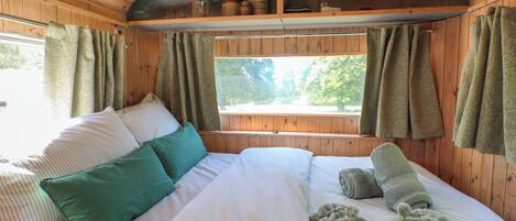 2 bedrooms, individually decorated, individually furnished