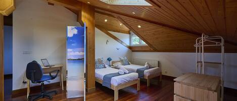 4 bedrooms, free cots/infant beds, bed sheets