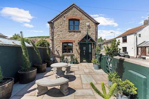 Gorgeous 3 Bed, 225 Year Old Cottage