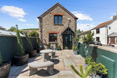 Gorgeous 3 Bed, 225 Year Old Cottage