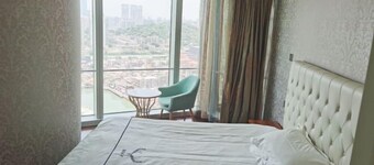 Xiamen IMAY Designer Seaview Apartment (Shimao Twin Towers Branch)