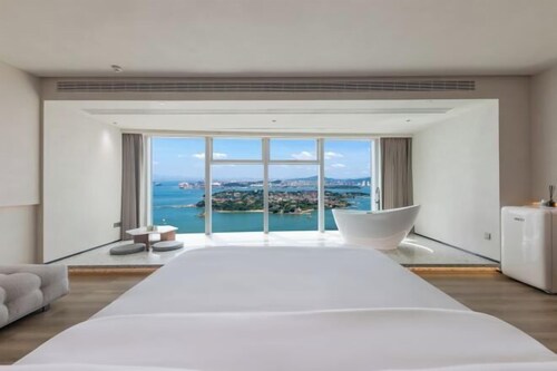 Xiamen IMAY Designer Seaview Apartment (Shimao Twin Towers Branch)
