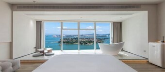 Xiamen IMAY Designer Seaview Apartment (Shimao Twin Towers Branch)