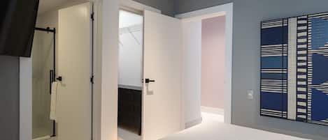 Premier Apartment | Blackout drapes, free WiFi