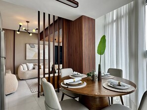 Deluxe Apartment | Dining