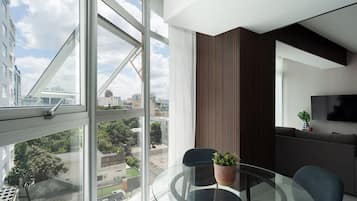 Premier Apartment | Dining