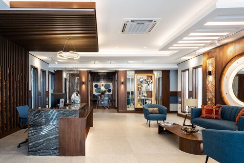 Shalom Residences By YellowKey