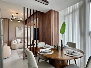 Deluxe Apartment | Dining