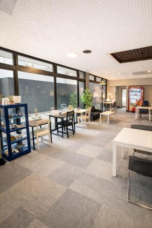 Lobby sitting area - Amber Hostel (Osaka)
