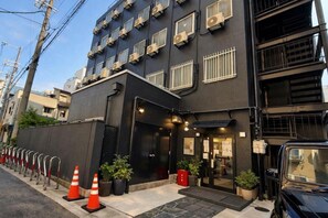 Living area - Amber Hostel (Osaka)