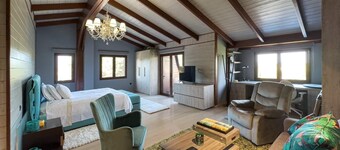 Pool Villa Desmira
Dive in the pleasure and relax by the pool, close to the sea.