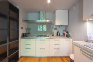 Micro-ondes, cafetière/bouilloire