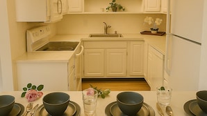 Unclassified image, 2 of 21, button - 2B2B Mercer Island (Mercer Island)