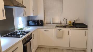Coffee/tea maker, fridge, microwave, oven