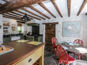 Cottage | Interior - Tyddyn Iolyn (Tyn-y-Gongl)