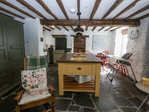 Cottage | Interior - Tyddyn Iolyn (Tyn-y-Gongl)