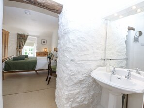 Cottage | Interior - Tyddyn Iolyn (Tyn-y-Gongl)