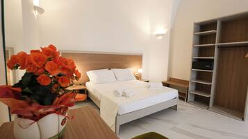 Deluxe Double Room | In-room safe, desk, free WiFi