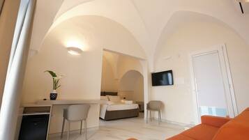 Deluxe Double Room | In-room safe, desk, free WiFi