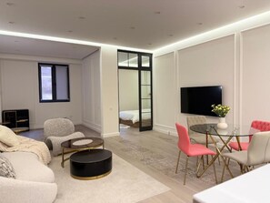 Condo Prestigio, 2 habitaciones, para no fumadores, cocina | Sala de estar | Smart TV de 30 pulgadas con canales digitales 