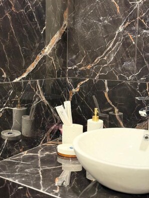 Condo Prestigio, 2 habitaciones, para no fumadores, cocina | Baño | Regadera, amenidades de baño gratuitas, secadora de cabello, toallas 