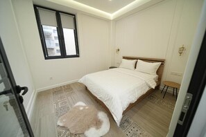 Signature Condo, 2 Bedrooms, Non Smoking, Kitchen | Individually decorated, individually furnished, iron/ironing board