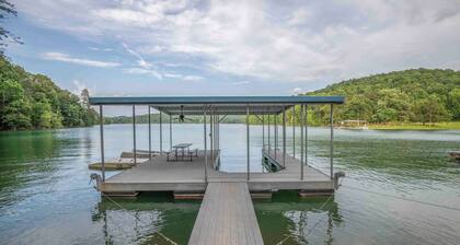 Family Friendly Lakefront with Private Dock, Fire Pit, Near Marinas