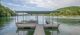 Family Friendly Lakefront with Private Dock, Fire Pit, Near Marinas
