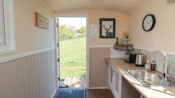 Batterie de cuisine, vaisselle et ustensiles