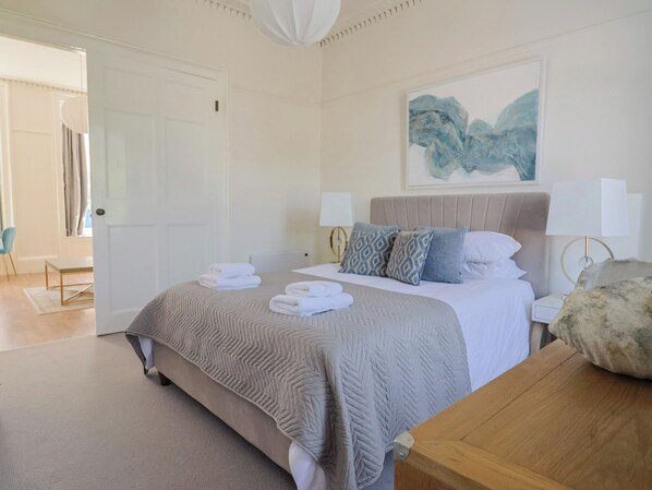 1 habitación, decoración personalizada y muebles diferentes