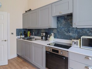 Dishwasher, cookware/dishes/utensils - The Tides (Lyme Regis)