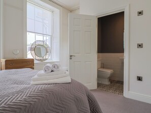 1 bedroom, individually decorated, individually furnished, free WiFi - The Tides (Lyme Regis)