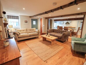 Living area - 8 1/2 Church Street (Ambleside)