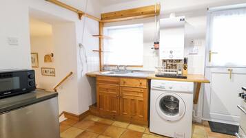 Cookware/dishes/utensils