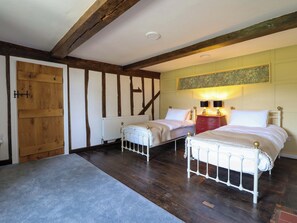 Cottage | 4 bedrooms, individually decorated, individually furnished, free WiFi