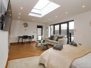1 habitación, decoración personalizada y muebles diferentes 
