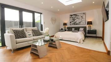 1 kamar tidur dan didekorasi berbeda-beda