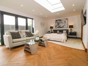 1 Schlafzimmer, individuell dekoriert, individuell eingerichtet