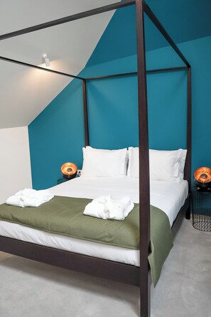 9 - Double Room | Individually decorated, soundproofing, free WiFi, bed sheets
