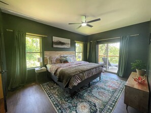 3 bedrooms, iron/ironing board, WiFi, bed sheets - Brand new cozy chalet: epic views w/modern styling (Pigeon Forge)