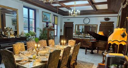 CHĂTEAU DE CLAIREFONTAIN GARCHIZ DU XVIII eme SIĂCLE