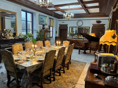 18th CENTURY CHÂTEAU DE CLAIREFONTAIN GARCHIZ