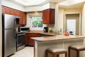 Micro-ondes, four, plaque de cuisson, lave-vaisselle