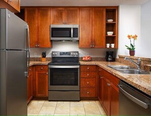 Micro-ondes, four, plaque de cuisson, lave-vaisselle