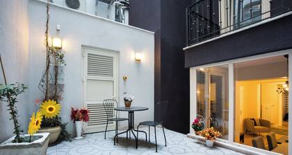 Big Cute Flat with Patio in Beyoglu