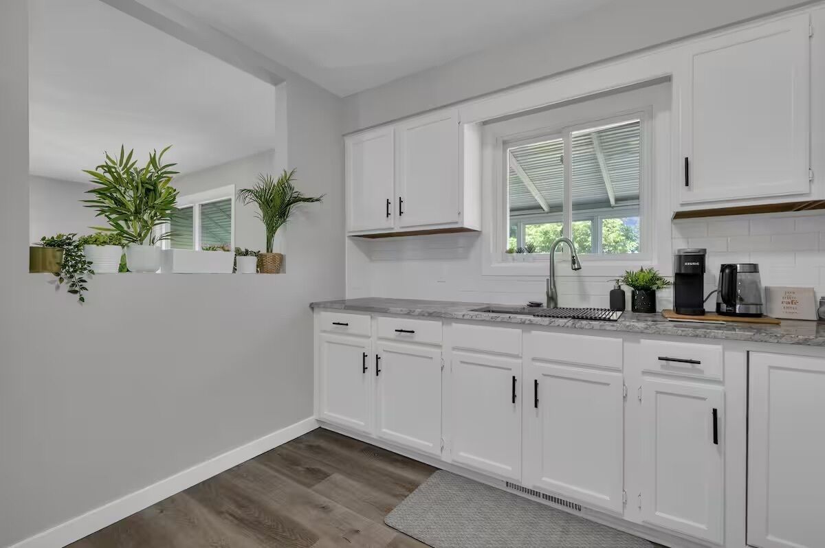 Køleskab, mikrobølgeovn, ovn, kogeplade