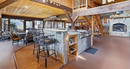 Sunset Lodge at Possum Kingdom- with a Dock!