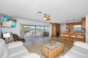 Living area - Vallie's Villa & Monty's Place (Fort Myers Beach)