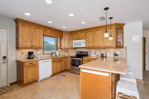 ハウス ベッド (複数台) (Vallie's Villa & Monty's Place) | 専用キッチン