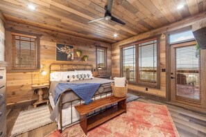 5 bedrooms, iron/ironing board, WiFi, bed sheets